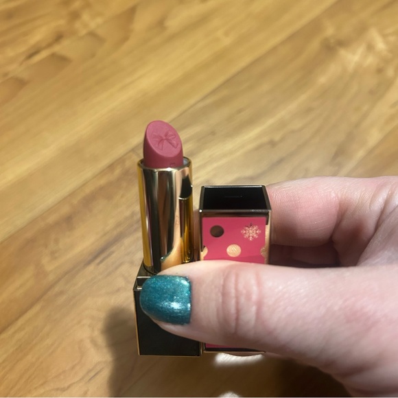 Estee Lauder Other - Estée Lauder Pure Color Cream Rosy Lipstick - Velvet Ribbon